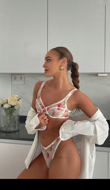 Margarita Maddy Nigmatullin estrella de alta definición foto