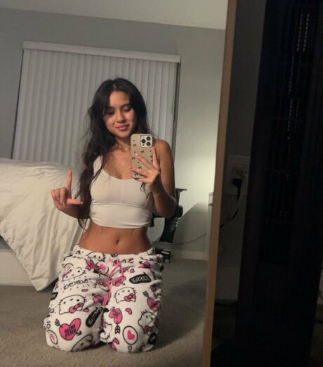 maneaterjade model naked photos