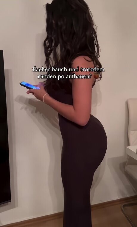 Lya Aylin modelo superior imagen