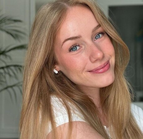 Nadine von relaxASMR modèle meilleur photo