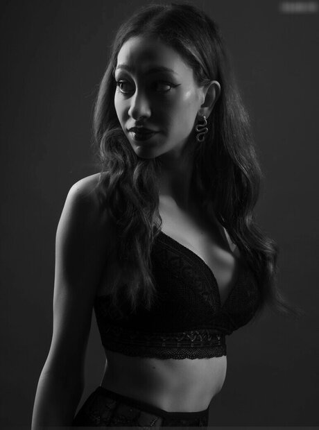 Amira Wirth star du porno adulte img