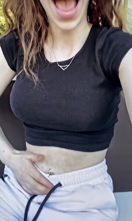 Amira Wirth linda estrella archivo