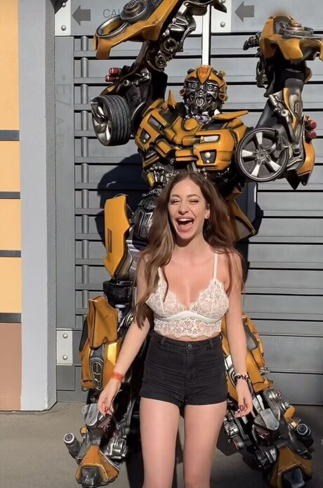 Amira Wirth star du porno en haute qualité galerie