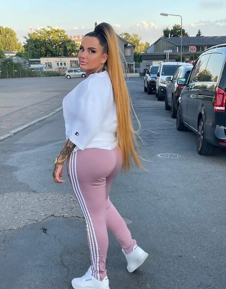 Schwesta Ewa modelo sexy foto