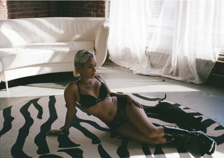 Honnete Bas actriz de arte archivo