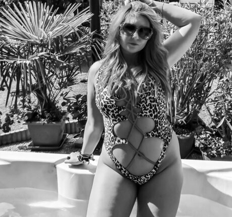 Nicole Miss opel art modèle galerie