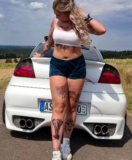 Nicole Miss opel hermosa modelo galería