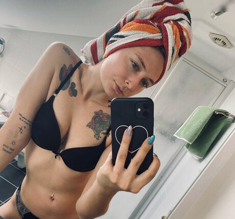 hi iam sara star du porno érotique image