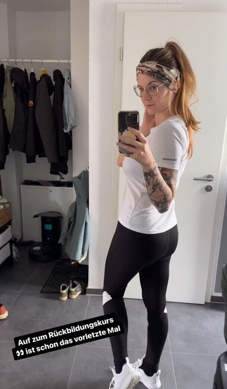 Jovlekaline modelo libre galerías