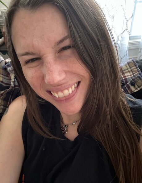 VibingWithVal modelo gratis fotos