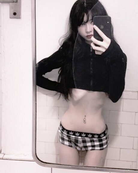 famous midget onlyfans free nude gallery