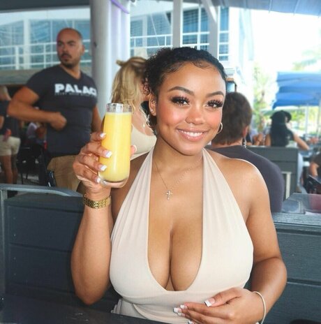 Taylor Banner modelo superior imagen