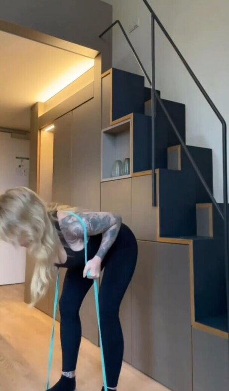 Mamá rubia onlyfans sexy agradable imágenes