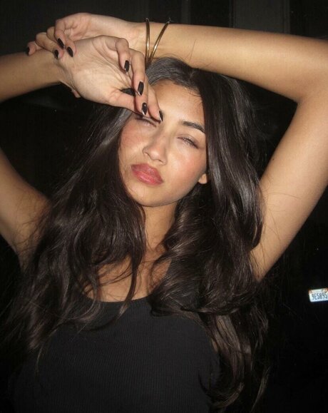 Meeya Dugied modelo agradable imágenes