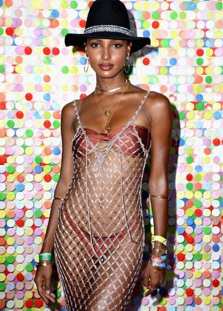 Jasmine Tookes star du porno sympa galeries