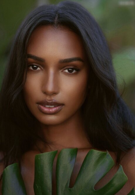 Jasmine Tookes modelo desnuda galería