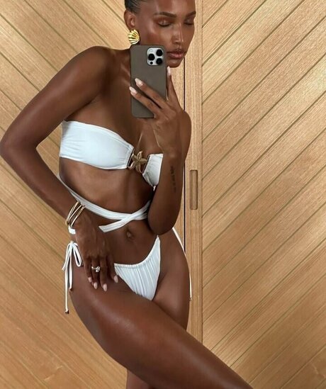 Jasmine Tookes estrella agradable imagen