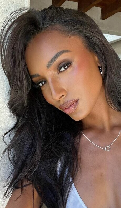 Jasmine Tookes Miniatura