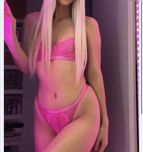 Josily modelo adulto fotos