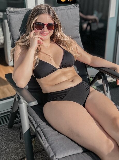 Mondwika star érotique photos