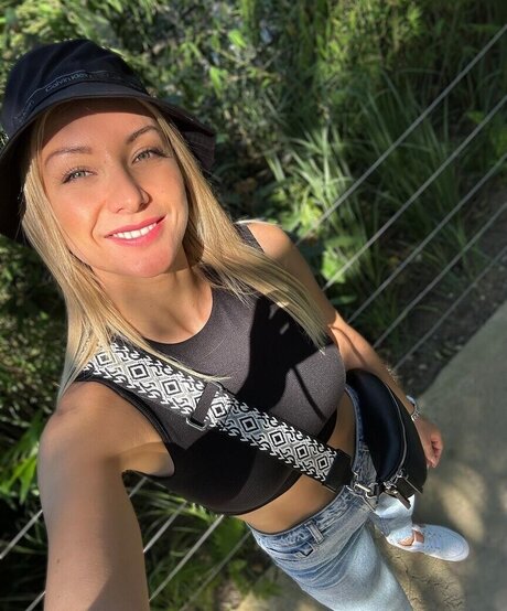 Anna Carina Woitschack étoile adulte photo