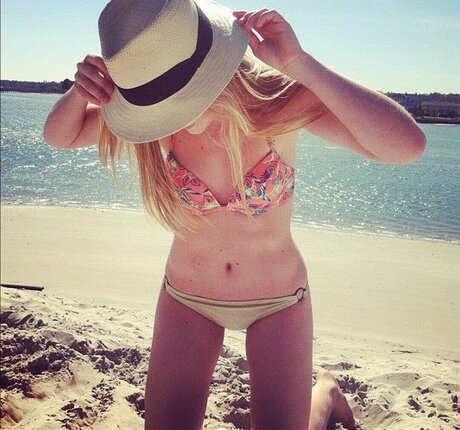 Maddie Hasson bonita actriz foto