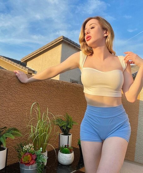 Alaina Taylor art modèle des photos