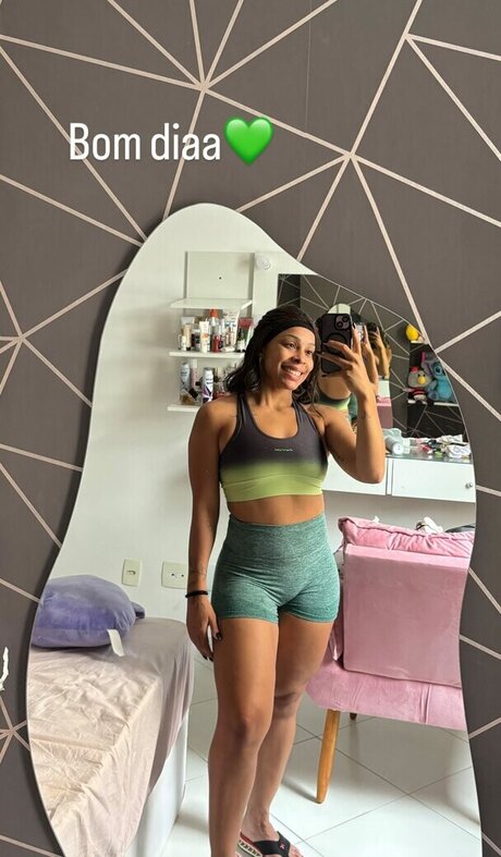 Lorrane Dos Santos modelo libre foto