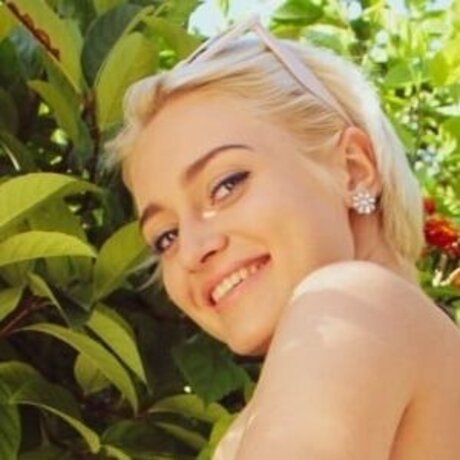 JooBeeLee Julia profile image