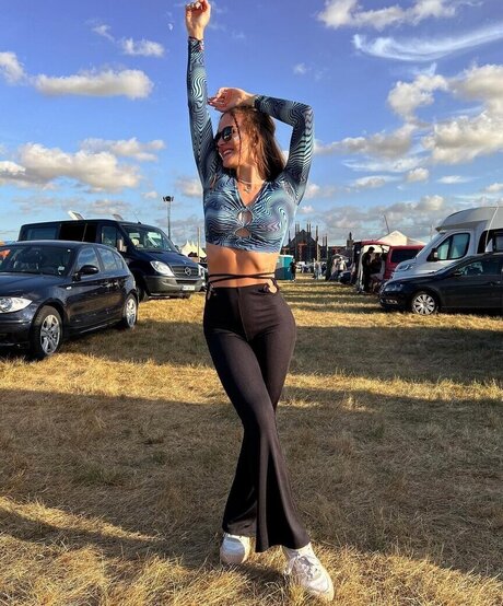 lara emilia linda estrella galerías