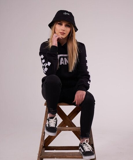 Wollnys modèle joli des photos