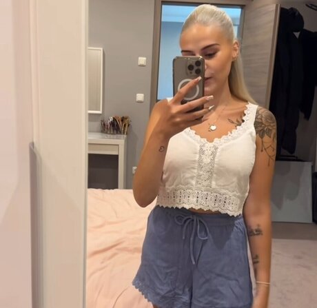 Wollnys modèle sympa photos