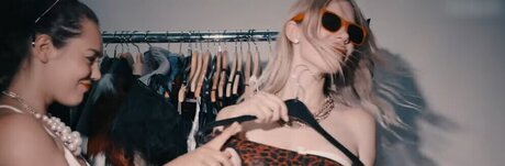 hollaura étoile nue image