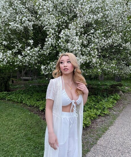 Katelyn Young star du porno exclusive photos