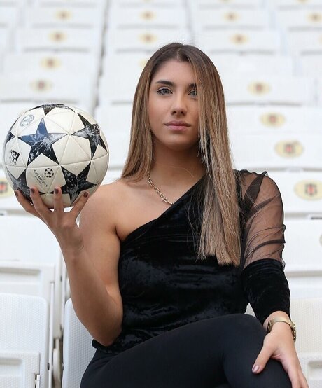 Elif Karaarslan porn actress img