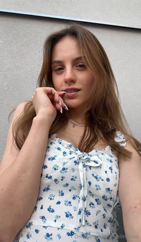 Evelina Kiss arte modelo galería