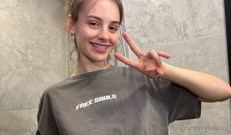 Evelina Kiss estrella porno perfecta imagen