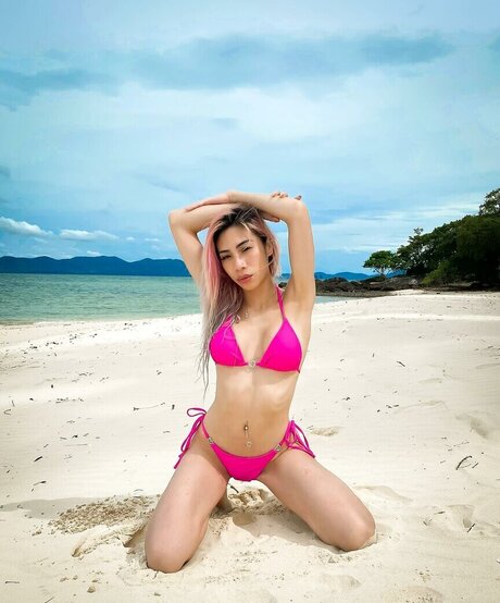 Nina Huang modelo desnuda archivo