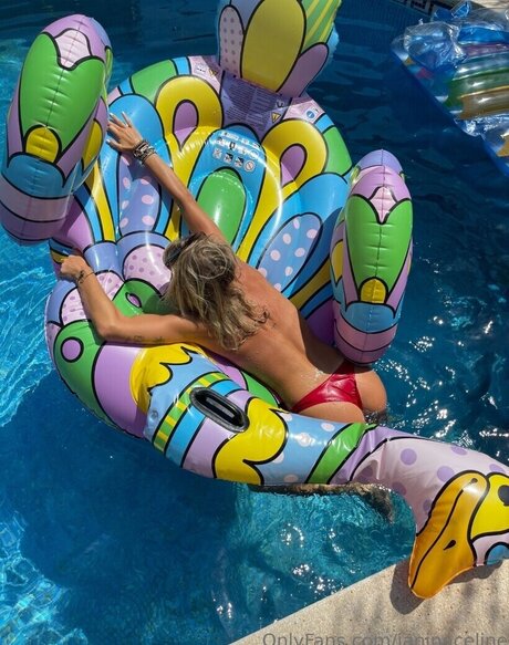 Janina Celine Jahn modèle chaud image