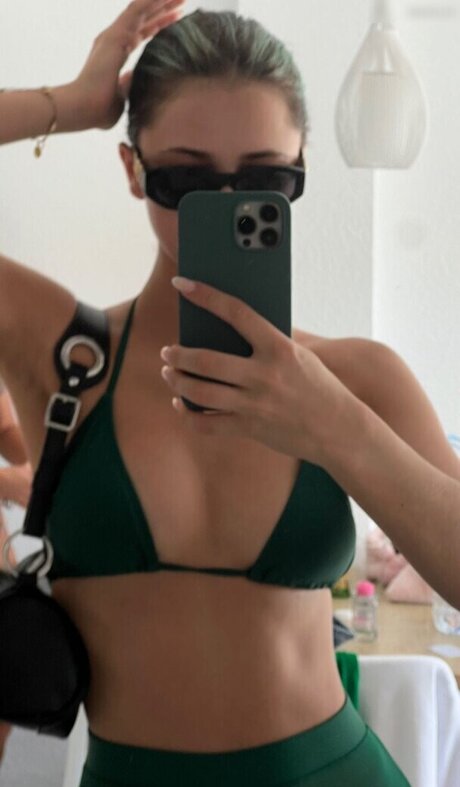 Vanessa Kunz haut étoile image