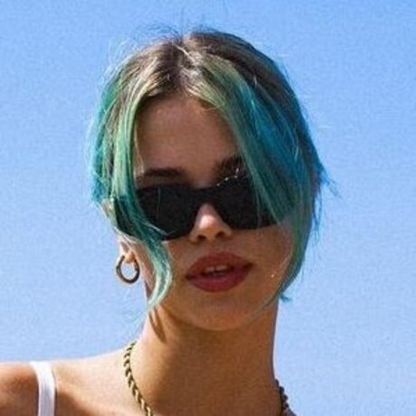 Vanessa Kunz modèle chaud image