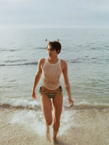 Sarah Posch modelo desnudo galerías