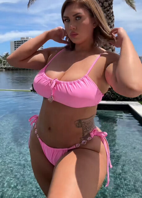 Sophiesselfies naked actress image