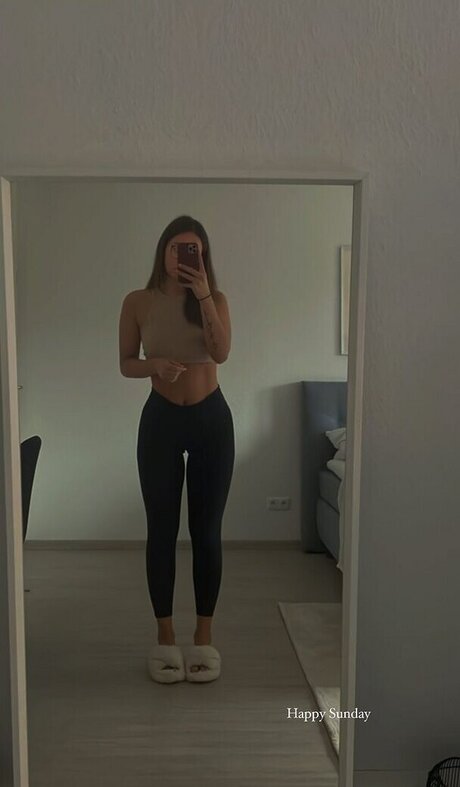 Lisa srmst model sexy photos