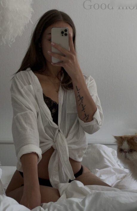 Lisa srmst modelo de arte galería