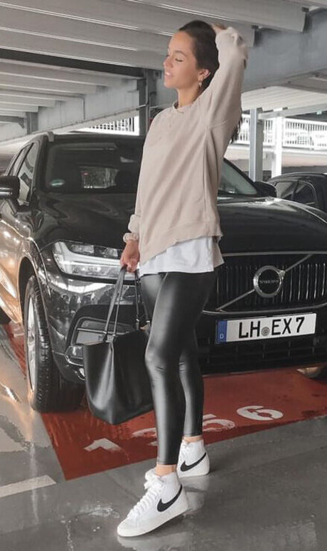 Lisa srmst actriz de alta calidad imágenes