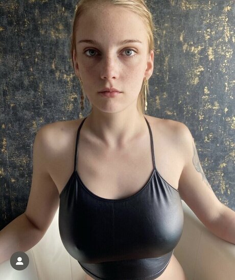 Onlyfans de madrastra arriba agradable foto