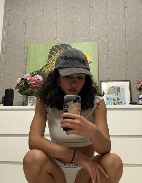 Yashankulova modelo desnuda imágenes