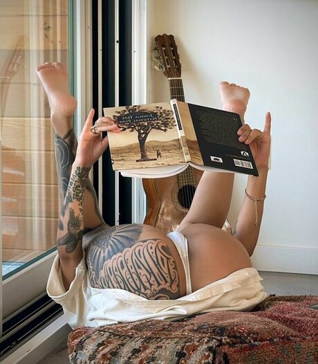 Breezyfoxx adult model img