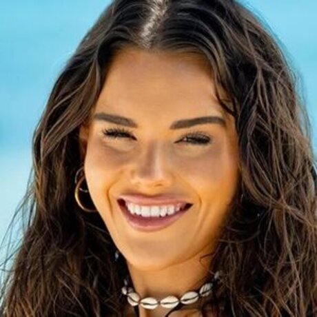 Lucy Syed naked model picture